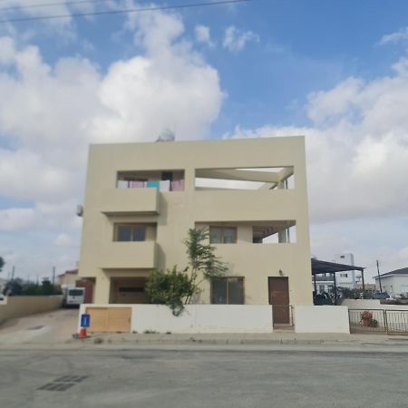 Top Floor 1 Bdrm Aprtrmnt Apartment Dromolaxia Exterior photo