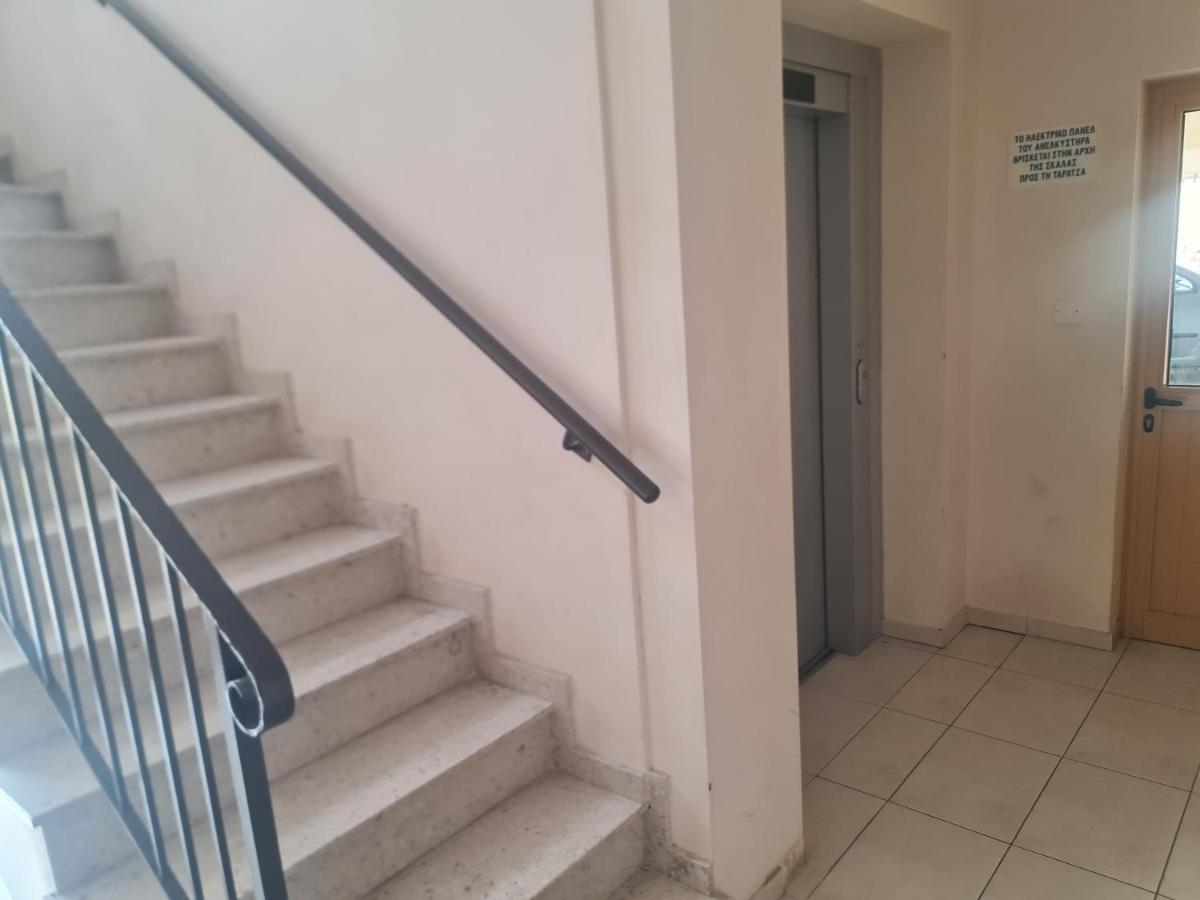 Top Floor 1 Bdrm Aprtrmnt Apartment Dromolaxia Exterior photo